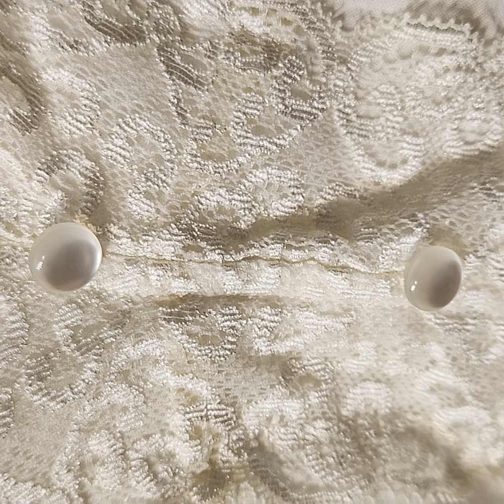Elegant White Lace Trim Blouse By Almost Famous - Picture 2 of 6